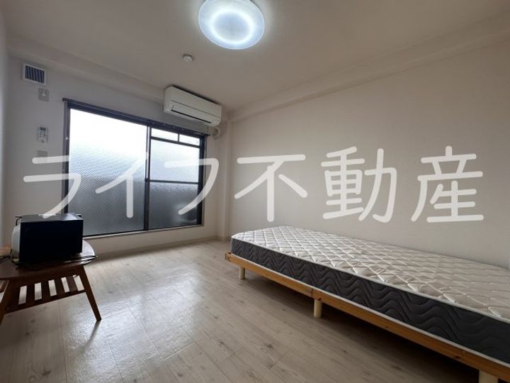 ハイツ八戸ノ里の居間