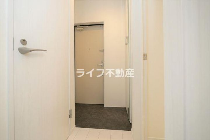 カーサフォルトゥナート額田駅前の玄関