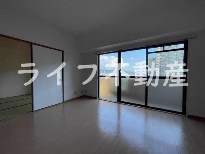 フローリッシュ北田の居間