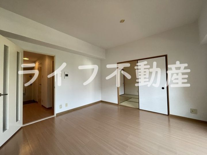 フローリッシュ北田の居間