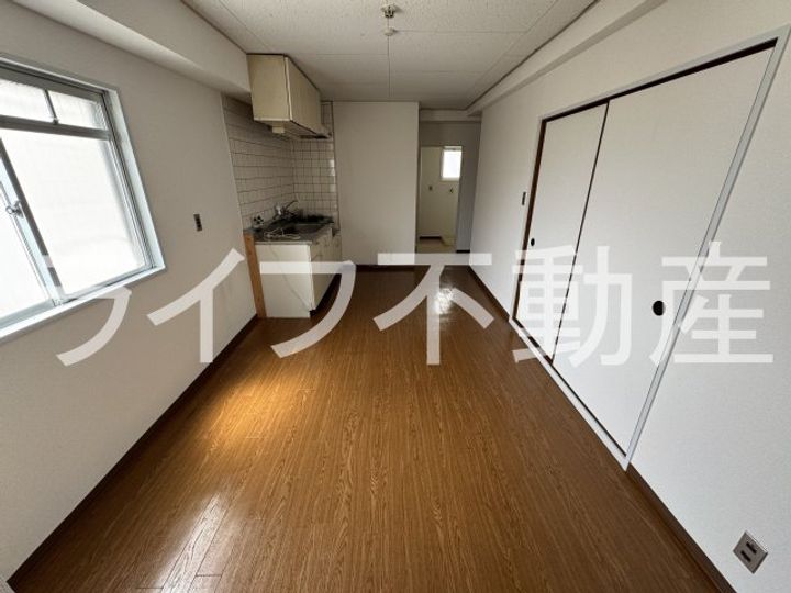 サンライズ長田の居間