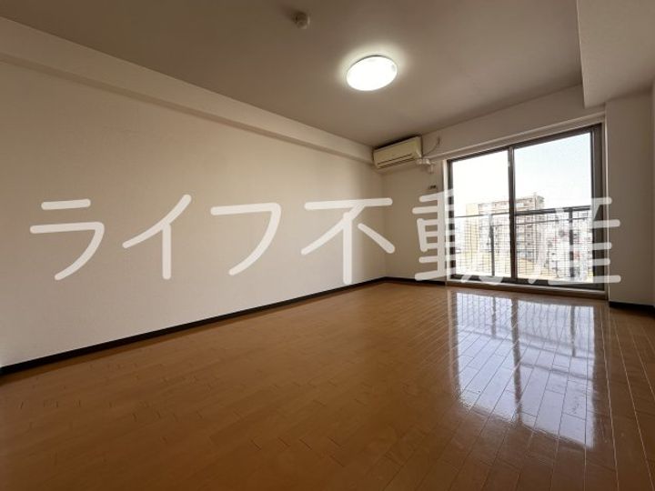 八戸ノ里HIROビルの内装