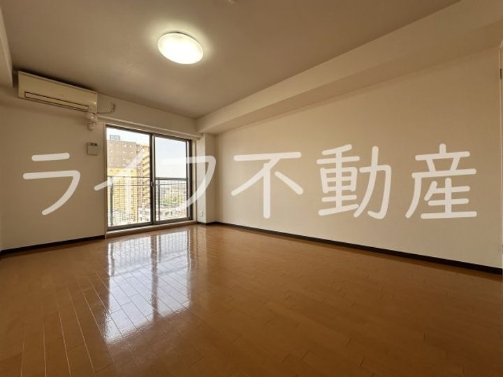 八戸ノ里HIROビルの居間