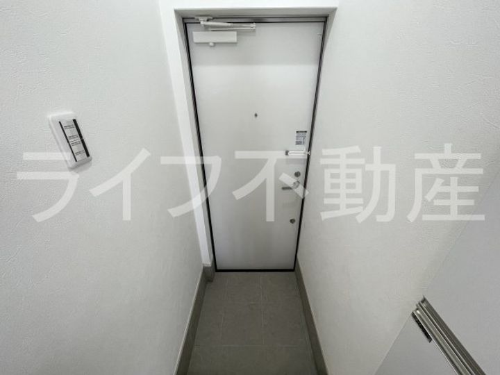 COSMO WAKAEMINAMIの玄関