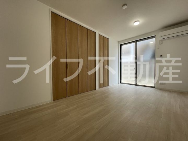 COSMO WAKAEMINAMIの居間