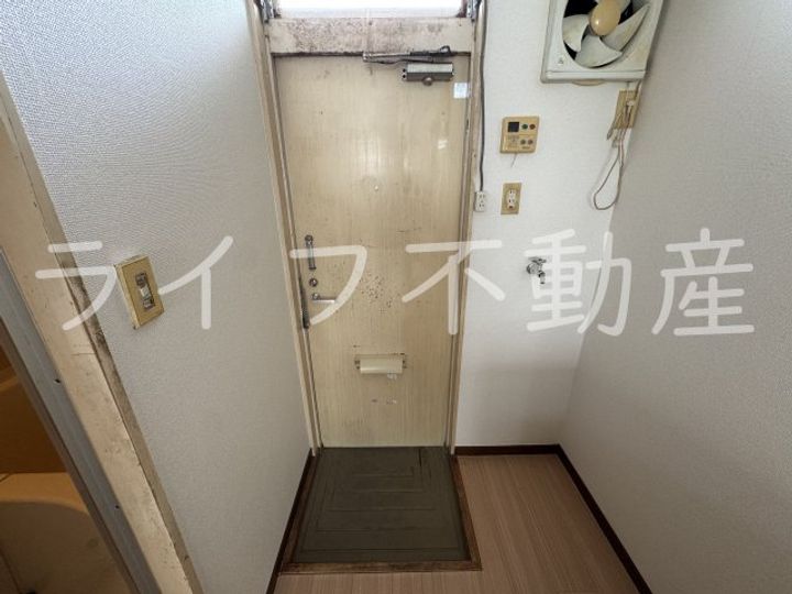 エステートピアヌカタの玄関