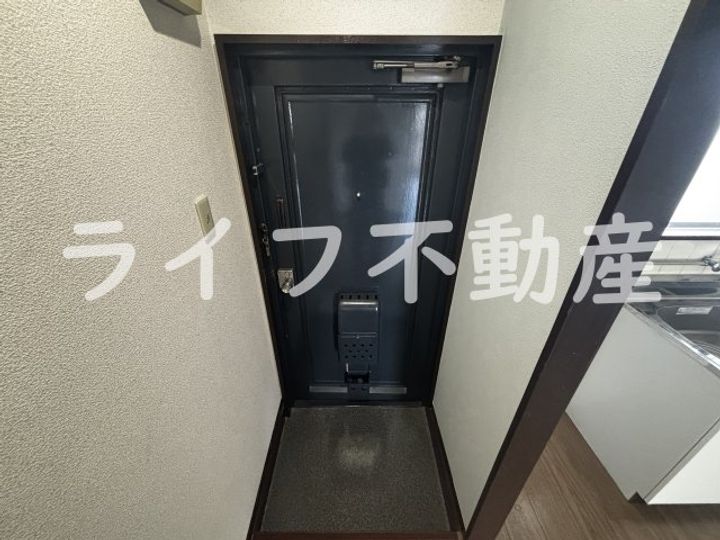 第2コーポ春日荘の玄関