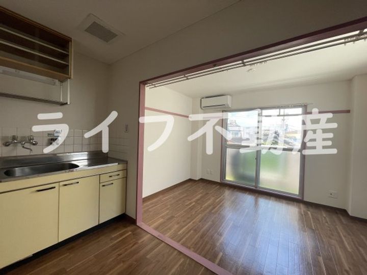 タキハイツの居間