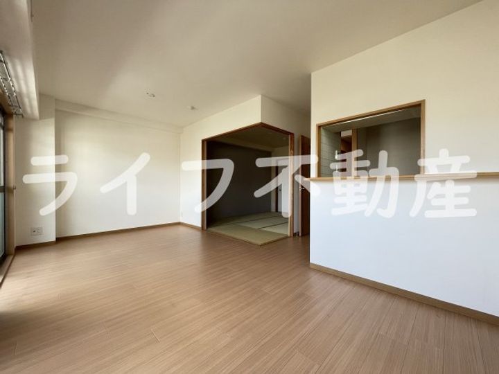 ニューロイヤル光進の居間