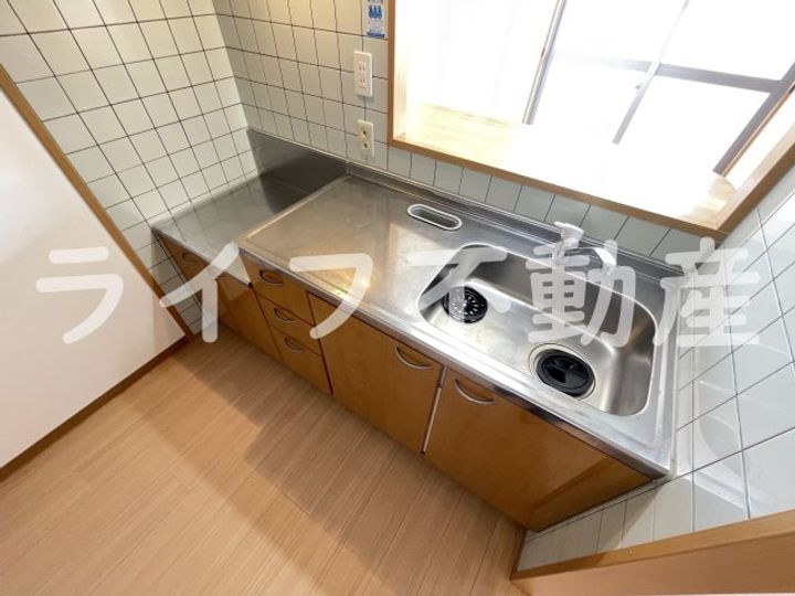 ニューロイヤル光進のキッチン