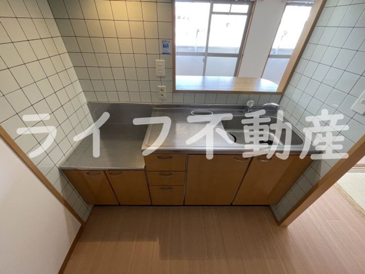 ニューロイヤル光進のキッチン