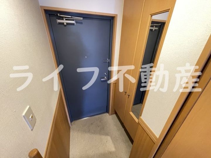 ニューロイヤル光進の玄関