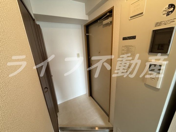 グランメール高井田の玄関