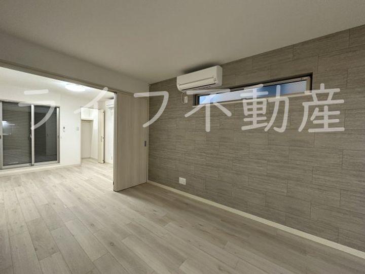 ラモーナ東山Ⅱの居間