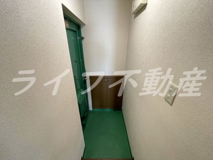 シャトー西村の玄関