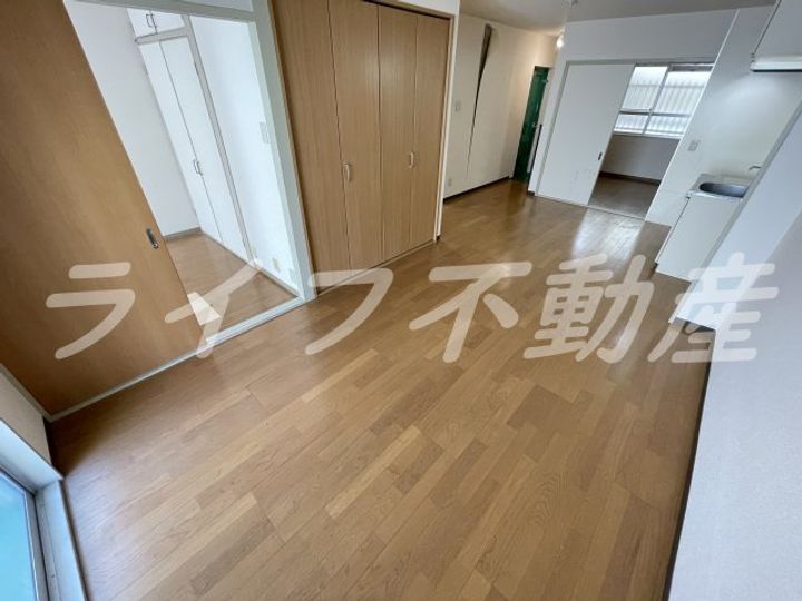シャトー西村の居間
