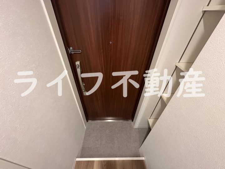 メゾン上小阪の玄関