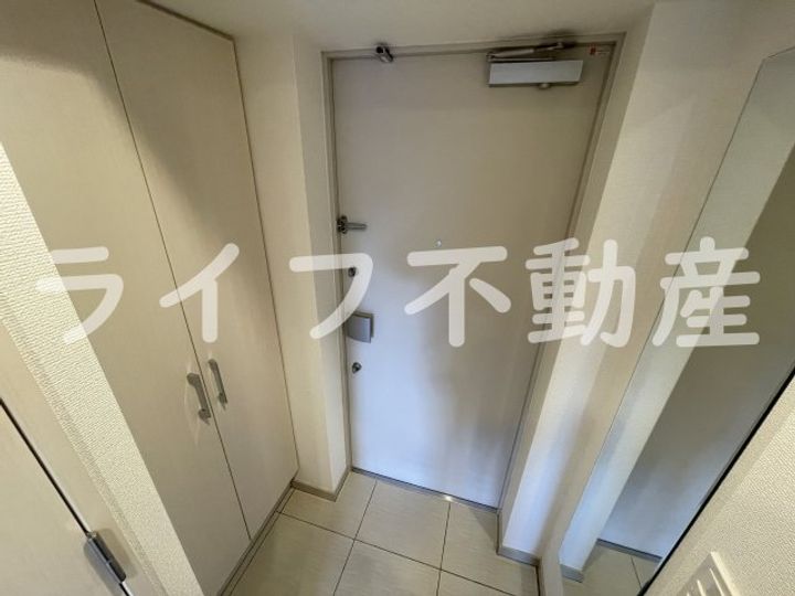 アドバンス大阪バレンシアの玄関