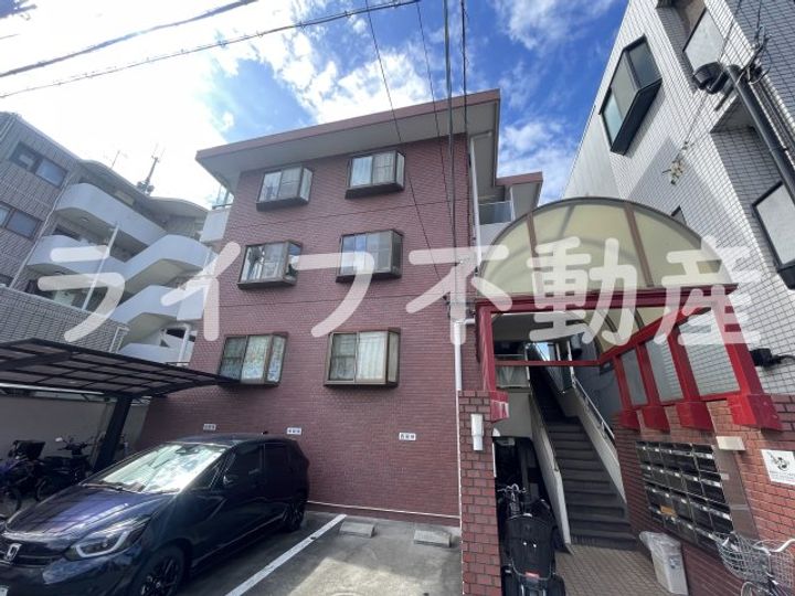 トリプルステーション菱屋西の外観
