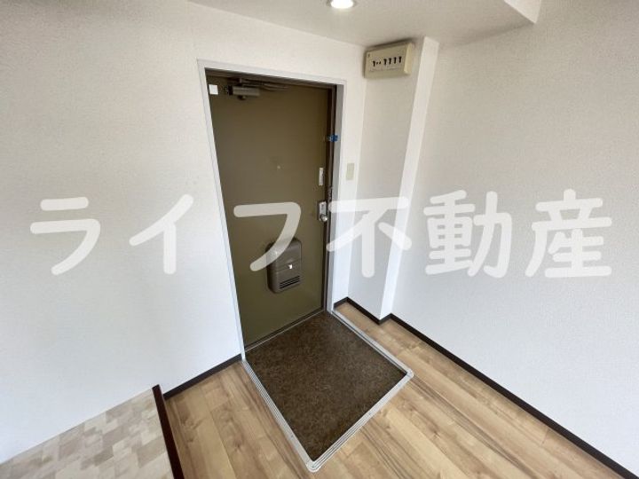 ライラック小阪の玄関