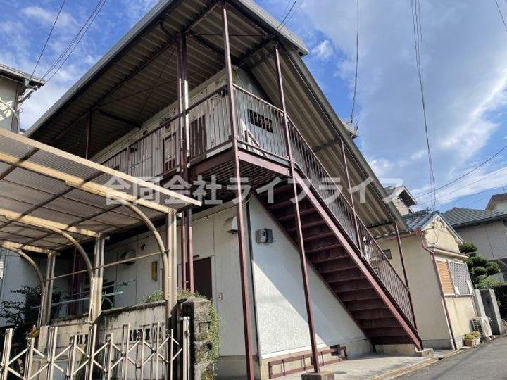 平川ハイツの外観