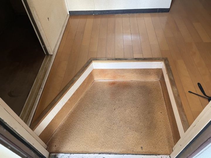 平川ハイツの玄関