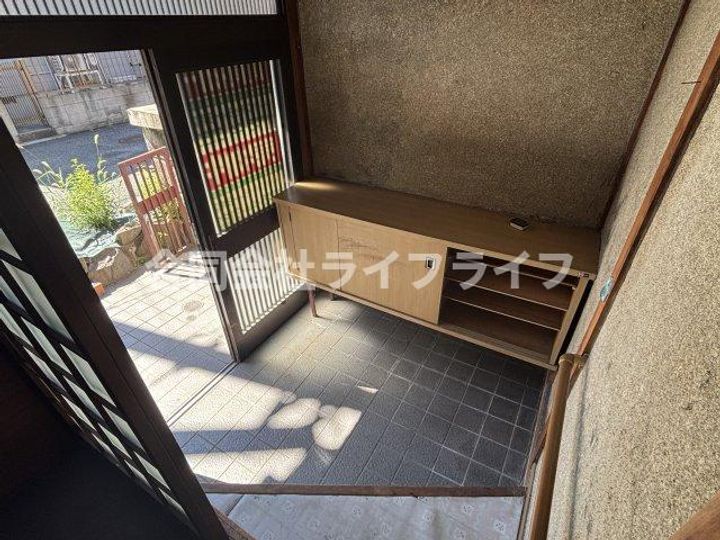 大阪府羽曳野市南恵我之荘6丁目(一戸建)の賃貸物件の玄関