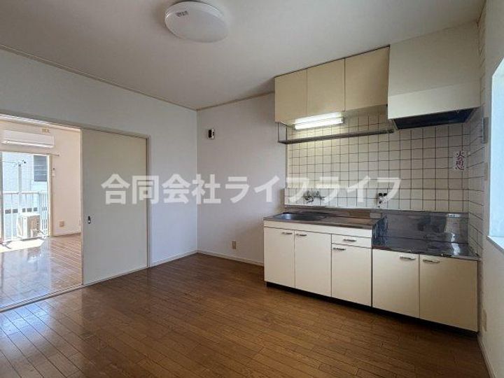 万葉第2ハイツの居間