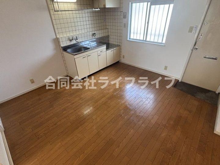 万葉第2ハイツの居間