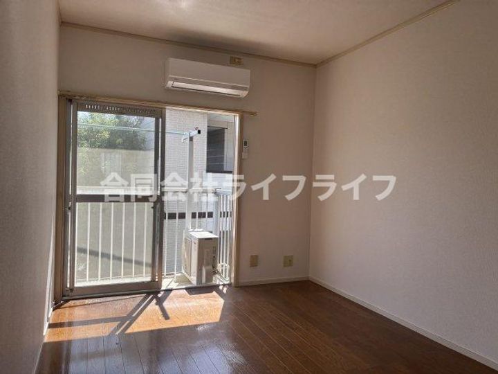 万葉第2ハイツの居間