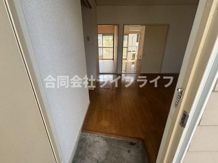 万葉第2ハイツの玄関