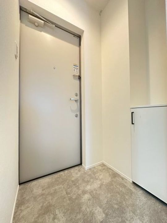 レガーロ鳳東町の玄関