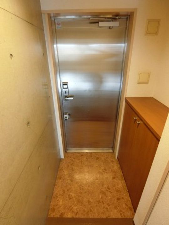 VAなかもずの玄関