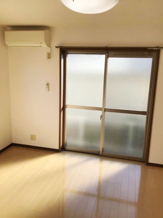 フジパレスフォーゲルⅢ番館の居間