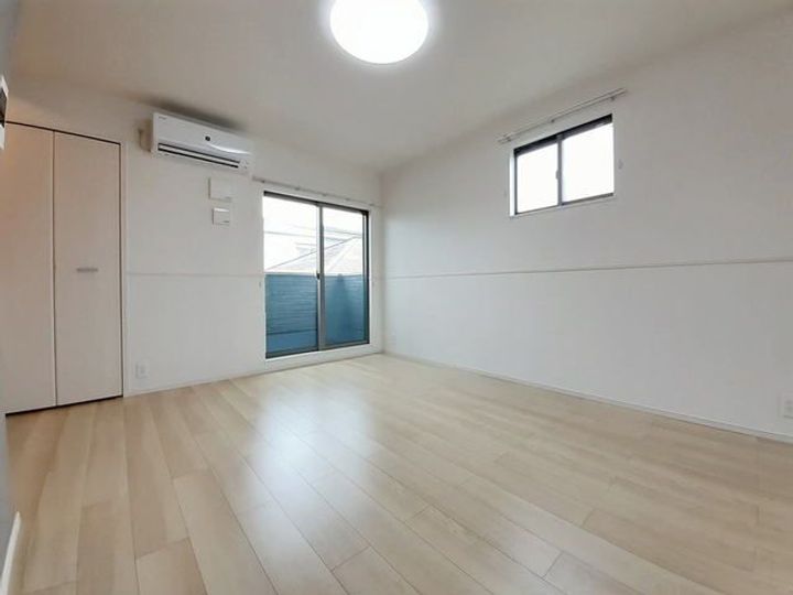 ロンガヴィータ和泉Ⅱの居間