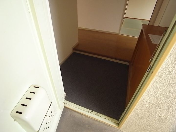 メゾン北鈴の玄関