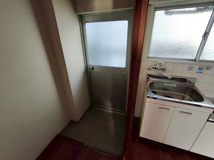 兵庫県神戸市灘区篠原中町6丁目の賃貸マンションの玄関