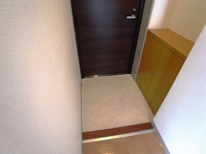 兵庫県神戸市垂水区西舞子1丁目の賃貸マンションの玄関