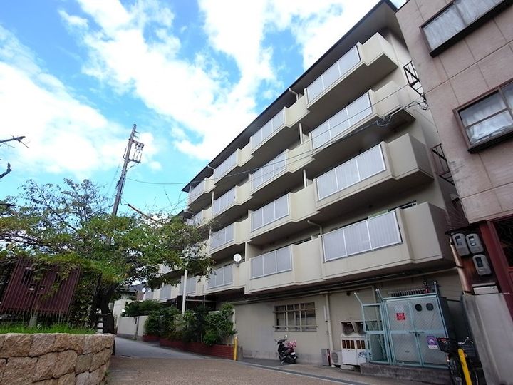 兵庫県神戸市東灘区魚崎中町4丁目の賃貸マンションの外観