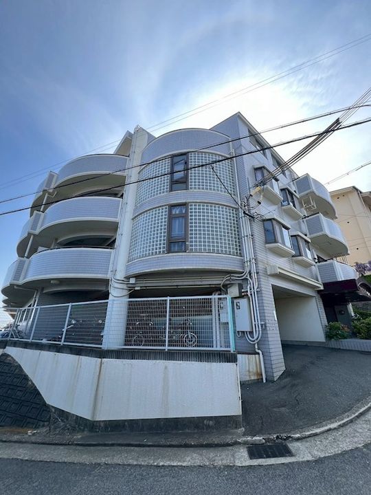 兵庫県神戸市垂水区千鳥が丘3丁目の賃貸マンションの外観