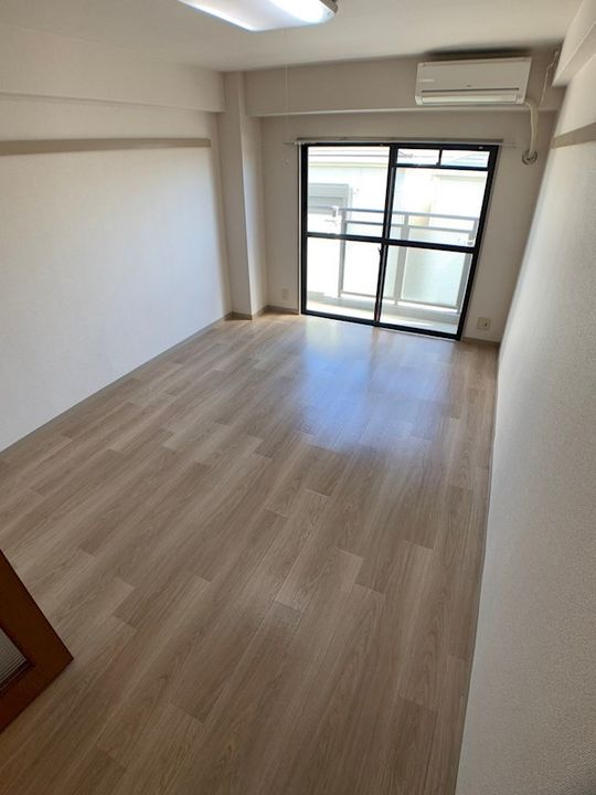 兵庫県神戸市灘区篠原中町2丁目の賃貸マンションの居間