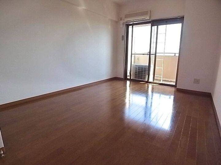 アミーグランコート三宮の居間