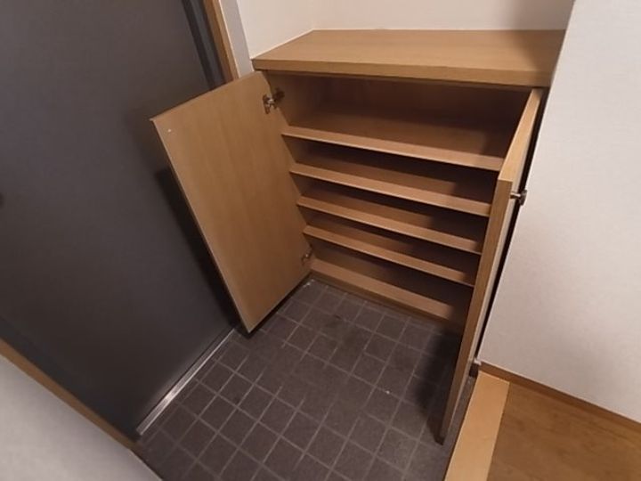 アミーグランコート三宮の玄関