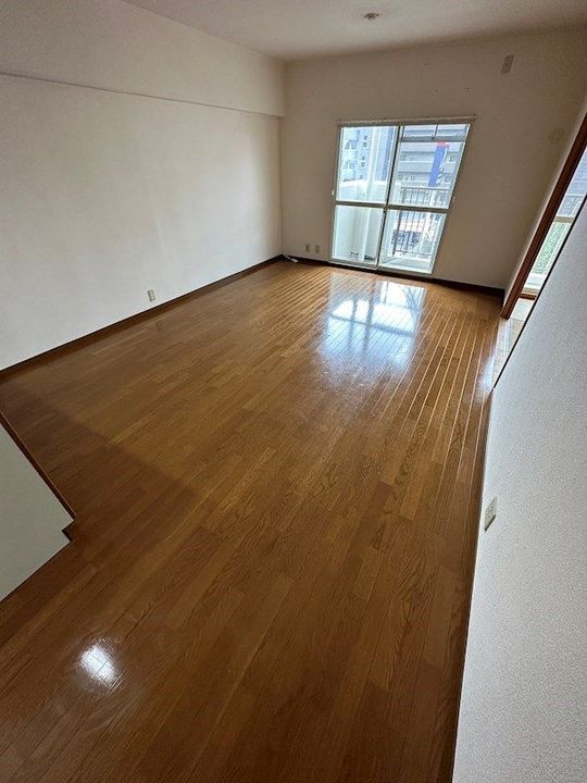 グリースシャトー桃山台の居間