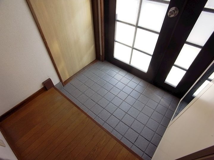 兵庫県神戸市東灘区住吉宮町3丁目(一戸建)の賃貸物件の玄関
