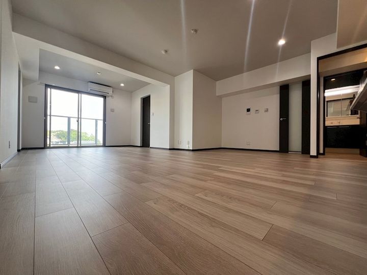 兵庫県西宮市苦楽園三番町の賃貸マンションの居間