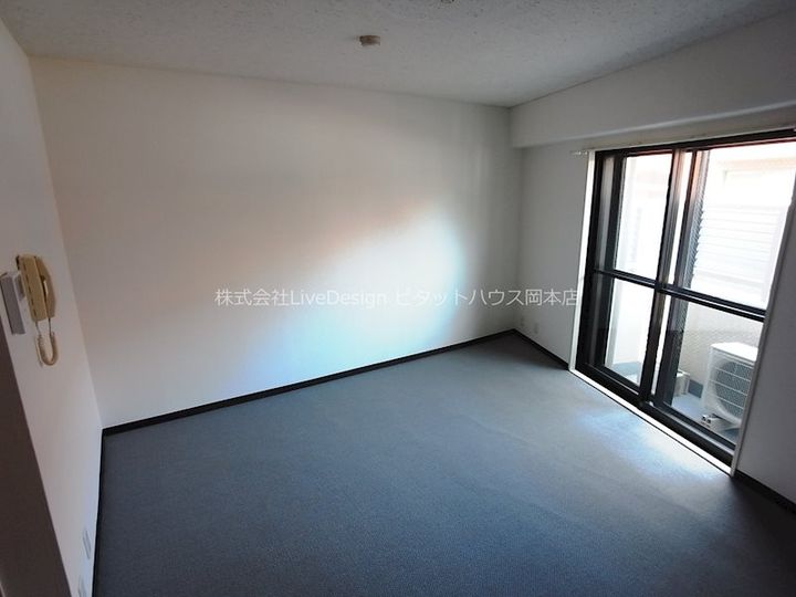 芦屋アーチストビラの居間