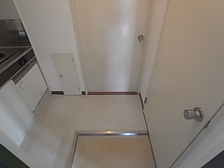 芦屋アーチストビラの玄関