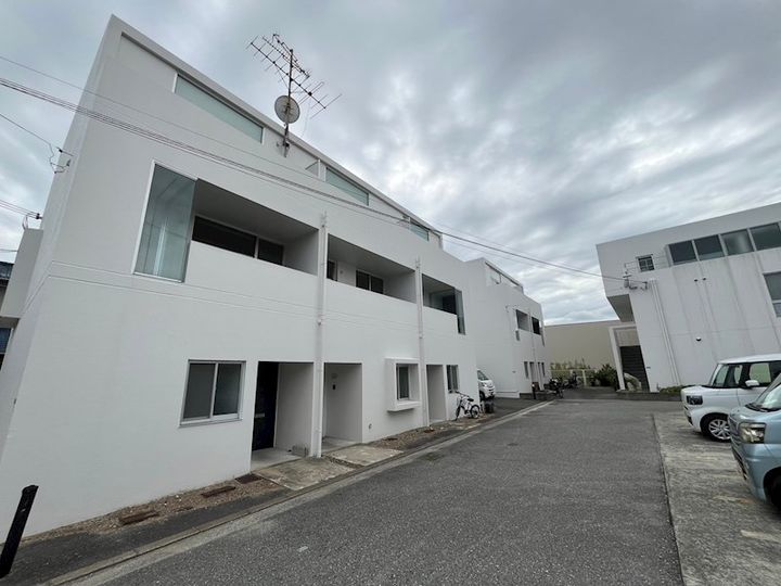 クレスト甲東園A棟の外観