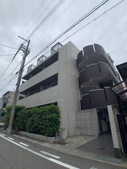 リアライズ本山の外観